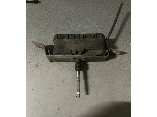 Моторчик стеклоочистителя 0390206219, 8620369    Volvo V70