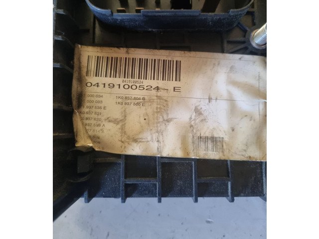 Блок предохранителей  1K0937804B, 1K0937800E   Volkswagen Touran I    