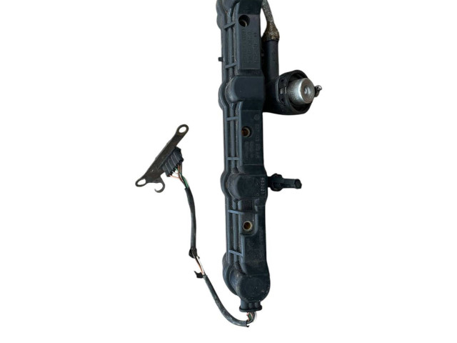 Топливная рампа 037133313 Volkswagen Golf III