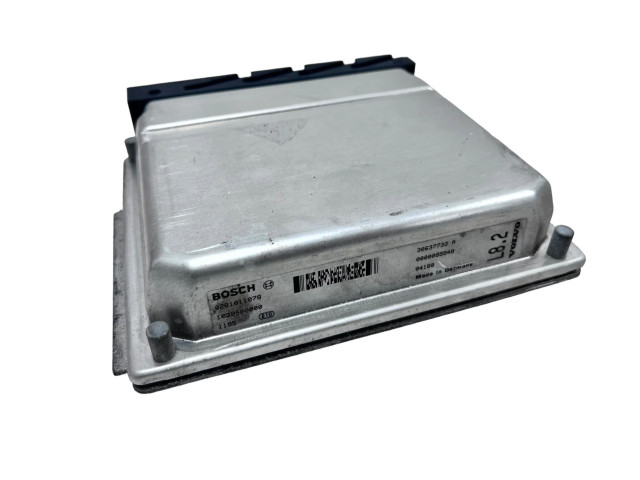 Блок управления двигателя 0281011078, 30637733   Volvo XC90