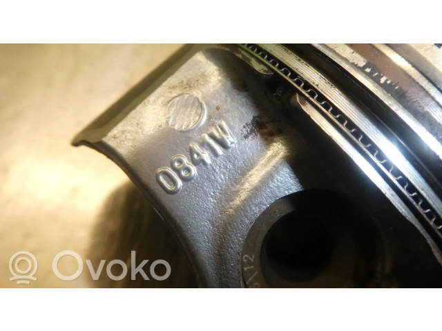 Píst 764016601 BMW 1 F20 F21 pro benzínový motor 2.0