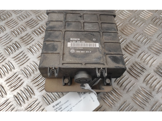 Блок управления двигателем ECU 0261200760, 1H0907311F Volkswagen Golf III 1996