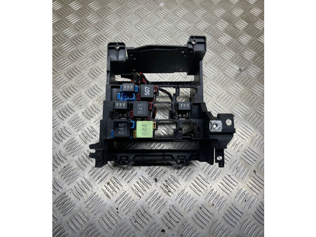 Блок предохранителей    Volkswagen Jetta VI    