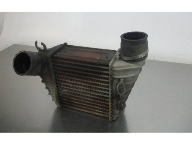 Интеркулер DEFEITO Audi A3 S3 8L