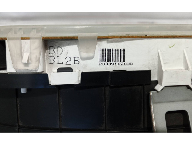 Přístrojová deska Mazda 323 2003 20309102038, 20309102038