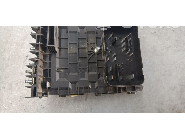 Блок предохранителей 1K0937125 Volkswagen Jetta V