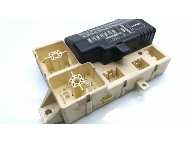 Блок предохранителей 6R8T-14A067-AA Jaguar S-Type