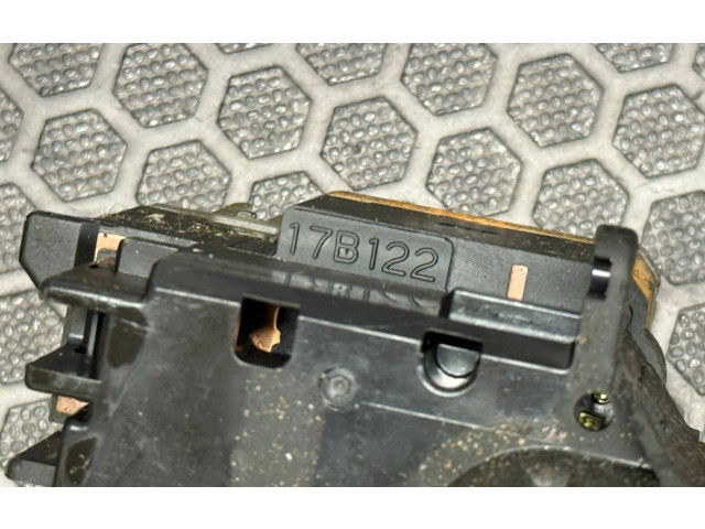 Ручка стеклоочистителей 17B122 Mazda 626