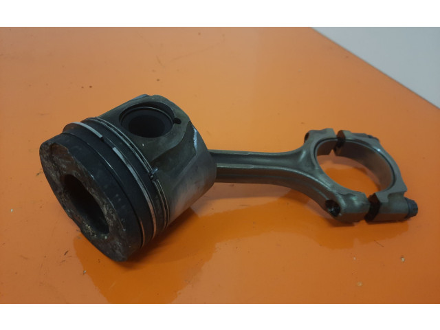  Поршень    Volkswagen PASSAT B6  