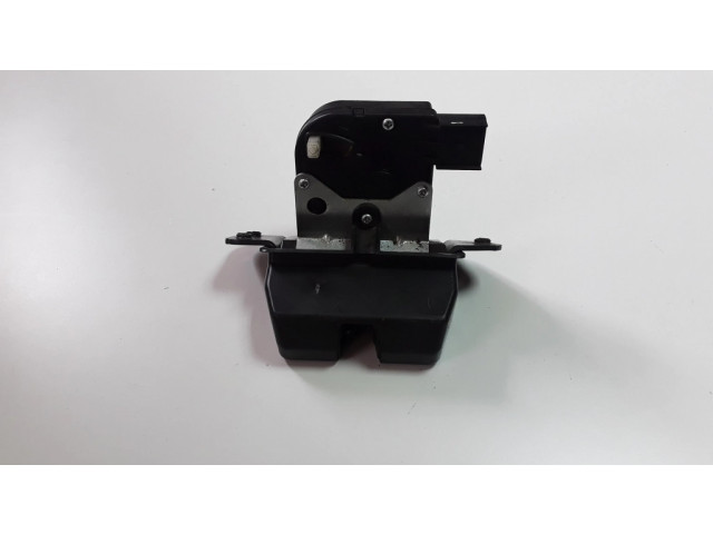 Замок задней крышки