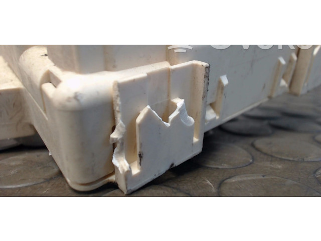 Блок предохранителей Lexus IS 200-300