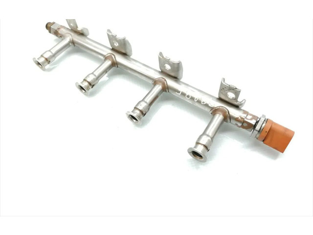 Топливная рампа 03F133320C, 06J906051D   Audi A1  