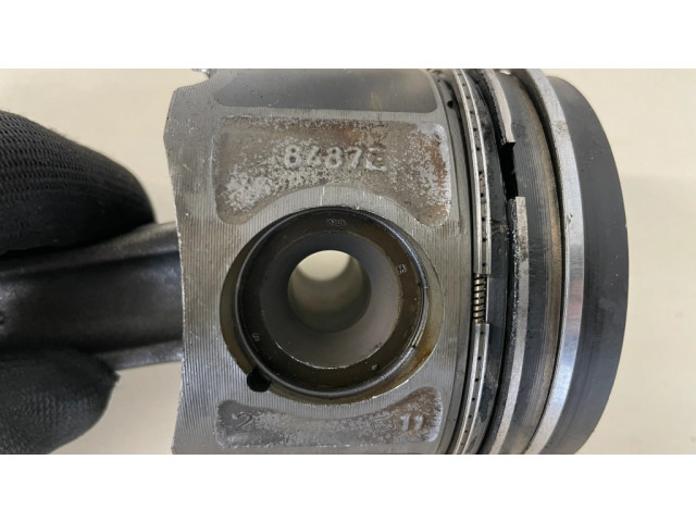 Píst 8487E, 512 BMW 1 E81 E87 pro naftový motor 2.0