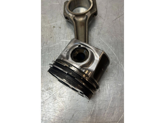 Píst 05142544AA Jeep Liberty pro naftový motor 2.8