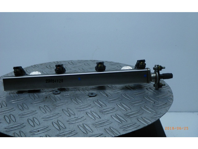 Топливная рампа 23054128 KIA Ceed