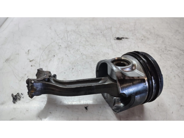 Поршень Nissan X-Trail T30 для дизельного двигателя 2.2