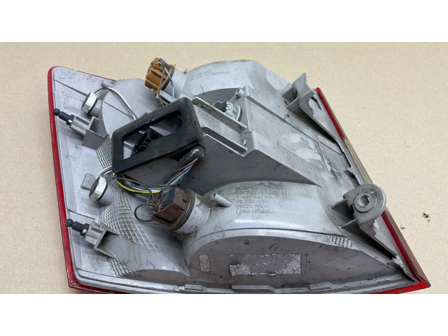 Задний фонарь правый 5E9945096    Skoda Octavia Mk3 (5E)   2013-2019 года