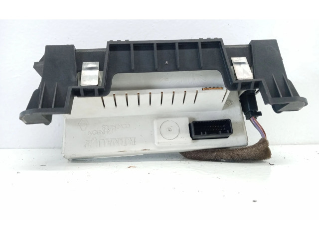 Дисплей 8200290542 Renault Megane II