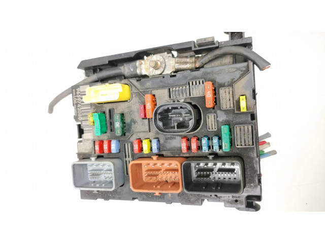 Блок предохранителей 9659742080   Peugeot 307    