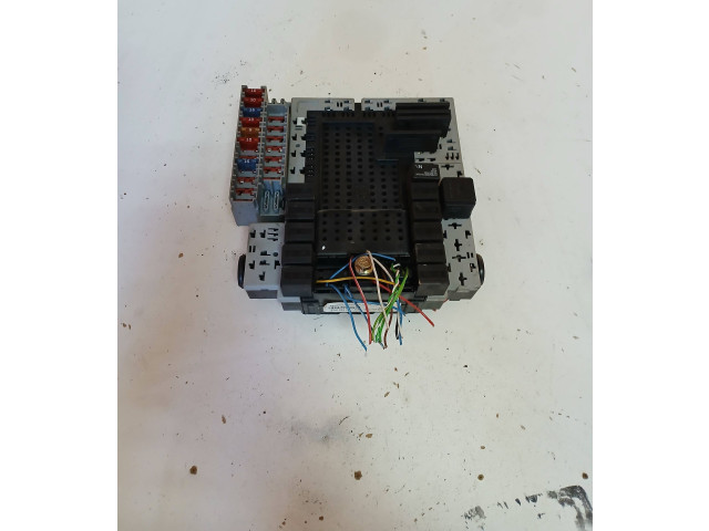 Блок предохранителей  8651548, 8651547   Volvo V70    