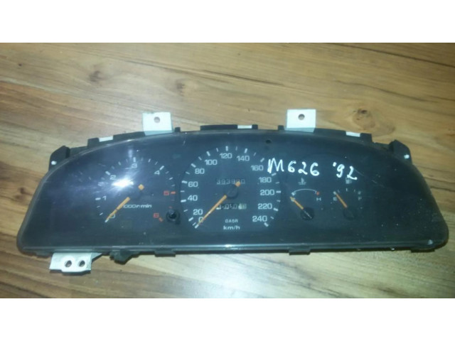 Панель приборов    Mazda 626       