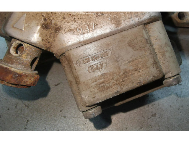 Vstřikovací lišta 0438121011, 026133353   Audi 80 90 B3     