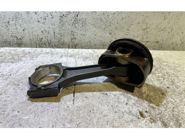 Поршень с шатуном Dodge Challenger