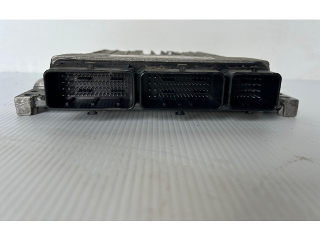 Блок управления впрыском 5180095104, 237101066R Dacia Duster