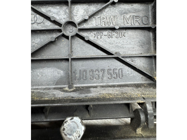 Блок предохранителей 1J0937550   Audi A3 S3 8P    