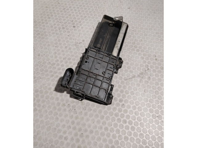 Блок предохранителей 1J0937550   Audi A3 S3 8L    