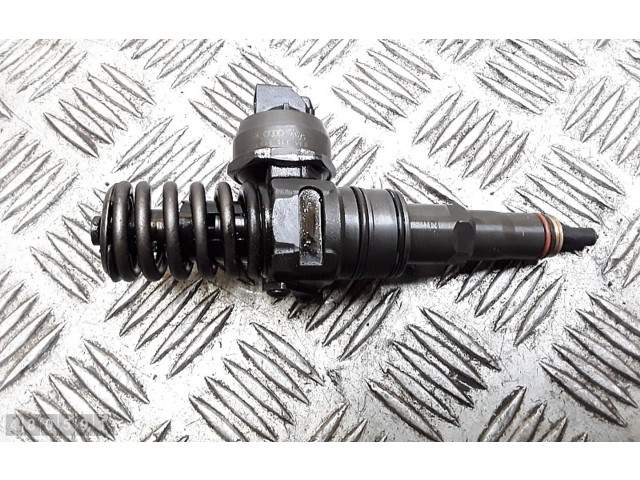 Форсунка 038130073AG    Volkswagen Jetta V   