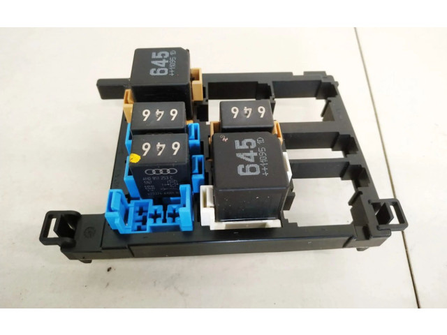 Блок предохранителей 7n0937503 Volkswagen Caddy