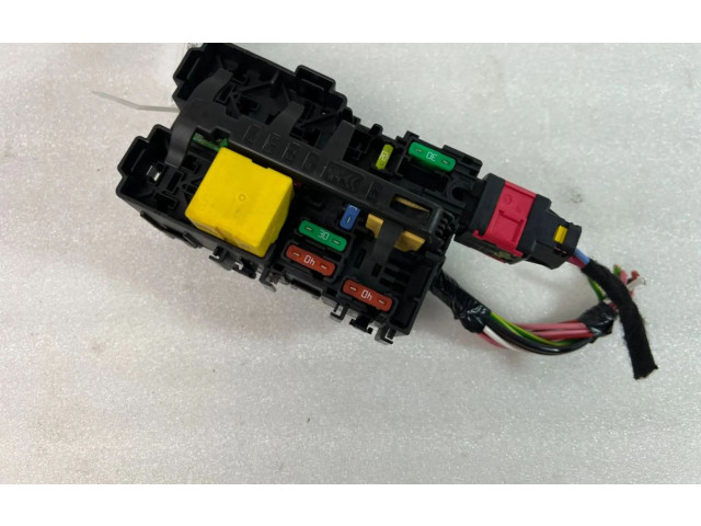   Pojistková skříňka 9806192580   Peugeot 3008 II 2018