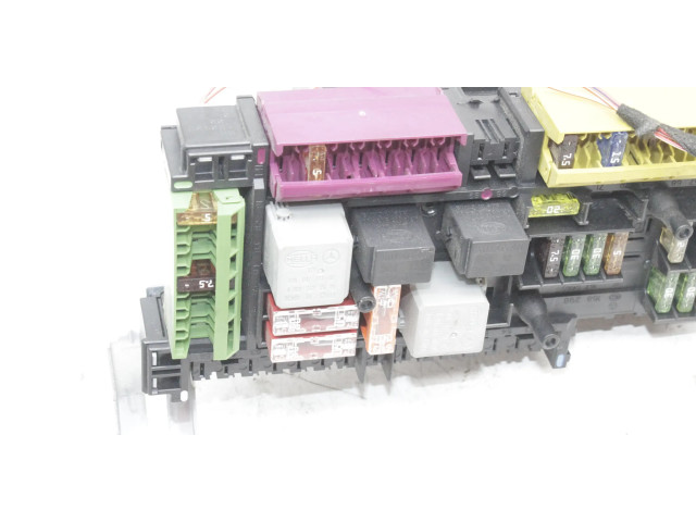 Pojistková skříňka A2049060105 Mercedes-Benz C W204 2012