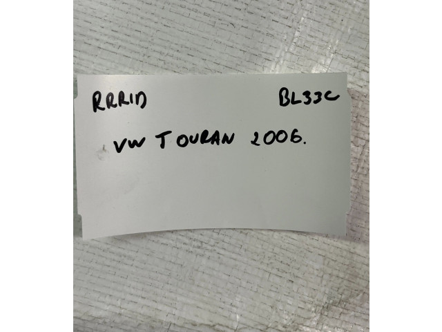 Блок предохранителей  3C0937049E, F005V00526   Volkswagen Touran I    