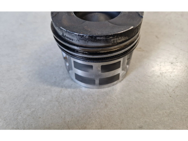 Поршень с шатуном Mitsubishi L200