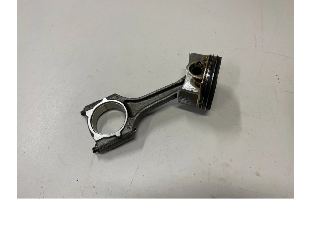  Поршень с шатуном  02606LJ1, WU3  Audi A3 S3 8V  