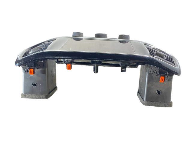 Радио/ проигрыватель CD/DVD / навигация