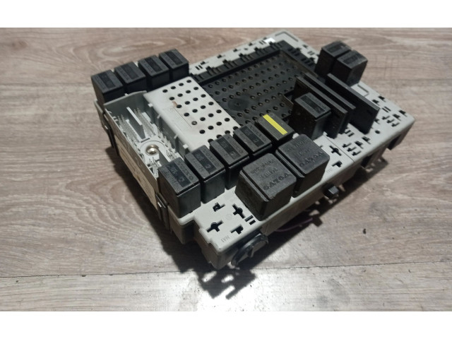 Блок предохранителей 8645716, 8688562   Volvo V70    