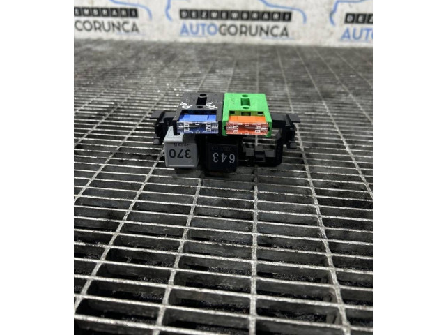 Блок предохранителей Audi Q5 SQ5