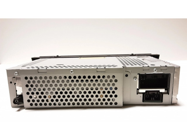 Радио/ проигрыватель CD/DVD / навигация