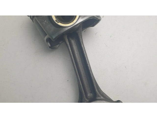 Píst 04L105401A Audi A5 pro naftový motor 2.0