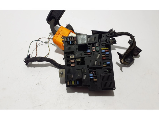 Блок предохранителей 32268453 Volvo S60