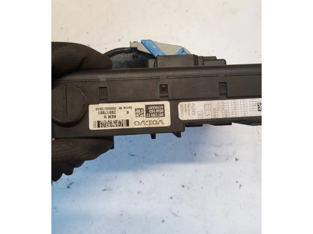 Блок предохранителей 30728512 Volvo S60