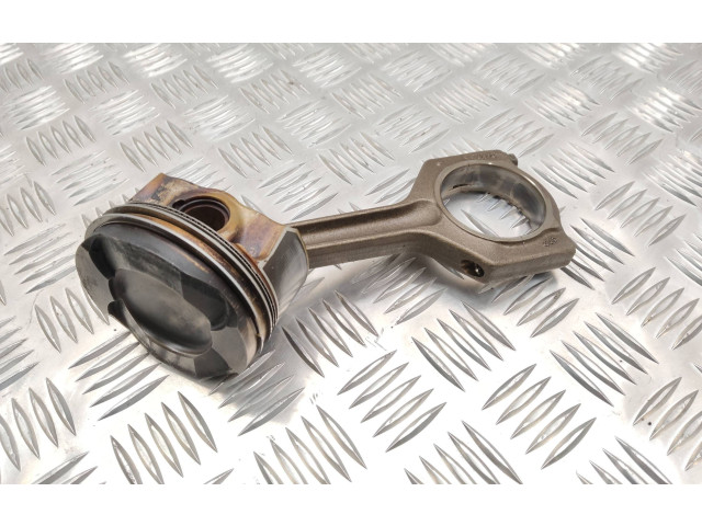 Píst 7624409, 7624408 BMW 5 GT F07 N55B30A