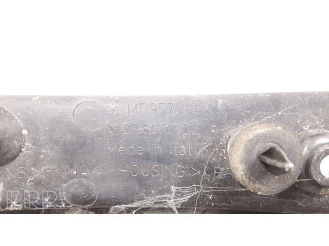 Задний фонарь правый MR957366, 27850202 Mitsubishi Colt 1996-2004 года