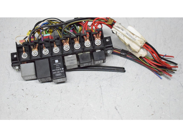   Pojistková skříňka    Audi A8 S8 D2 4D 1996