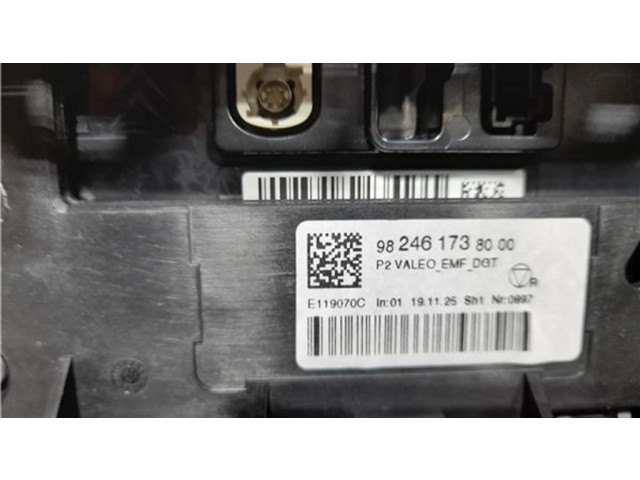 Радио/ проигрыватель CD/DVD / навигация