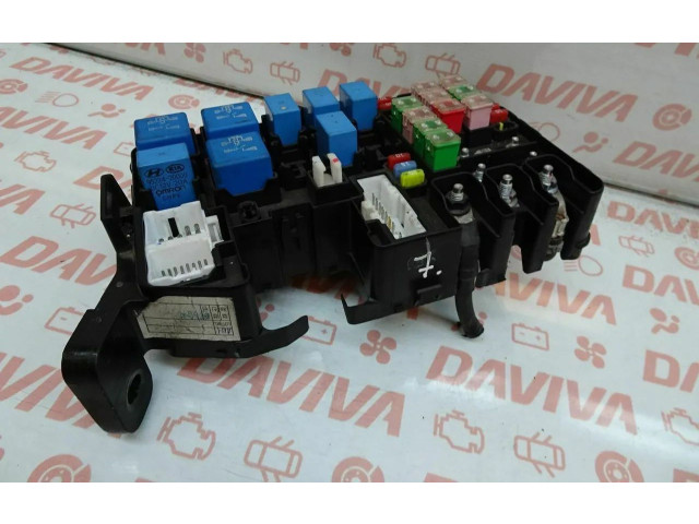 Блок предохранителей  95224-2D000   KIA Rio    