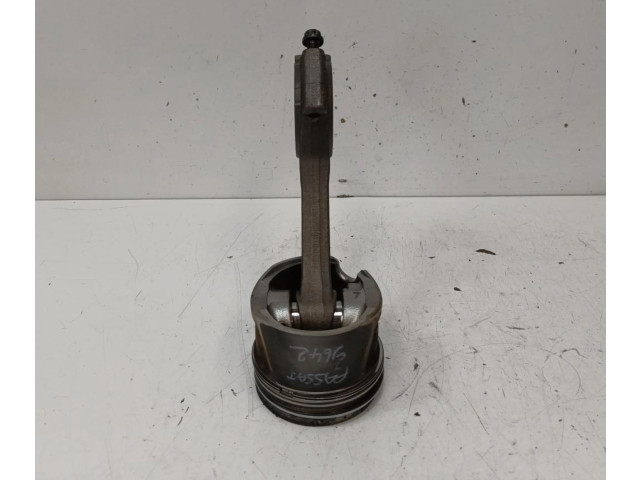  Поршень с шатуном    Volkswagen PASSAT  